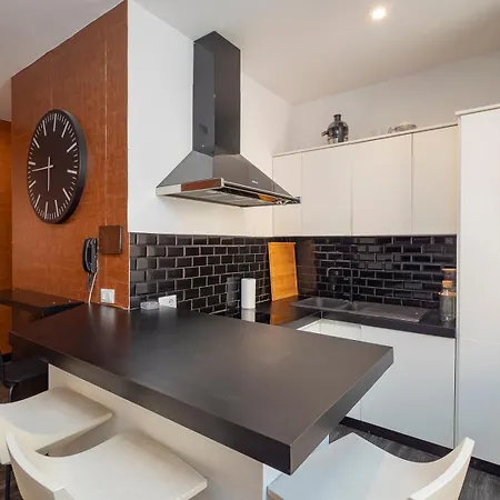 Xenia - Spacious Four-room In Moscova Milano