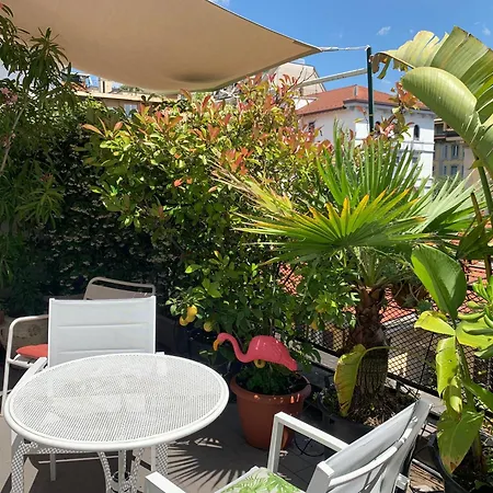 Cozy With Terrace In 아파트 *