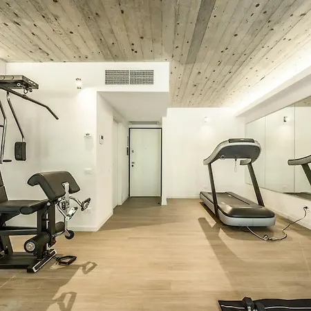 Duomo - Jacuzzi E Terrazzo - Cinema - Free Parking - Gym ميلان