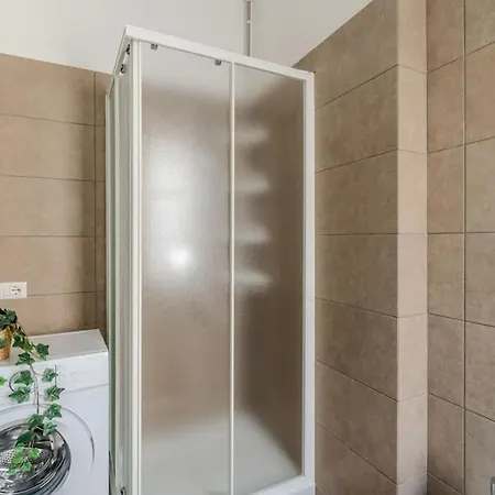 Station-duomo - 3 Bedrooms With Jacuzzi 밀라노