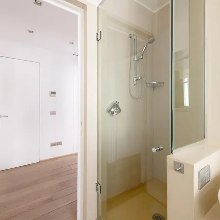 Design With Terrace, Modern And Stylish, 3 Bedrooms, 6 Guests Appartement *