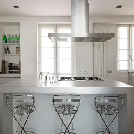 Design With Terrace, Modern And Stylish, 3 Bedrooms, 6 Guests Appartement Milaan