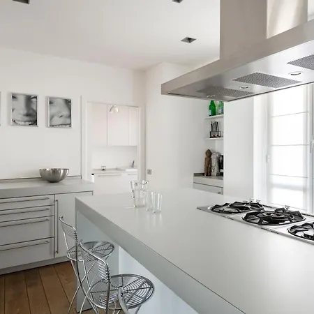 Design With Terrace, Modern And Stylish, 3 Bedrooms, 6 Guests Milaan