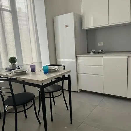 Apartament Baroni B - Free Private Parking-wi- Fi And A-c Mediolan