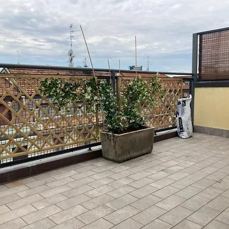 Monolocale Con Ampio Terrazzo * Milano