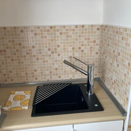 Appartamento Monolocale Con Ampio Terrazzo *