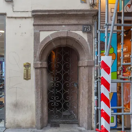 Charming 2-bedroom In Milanese Building