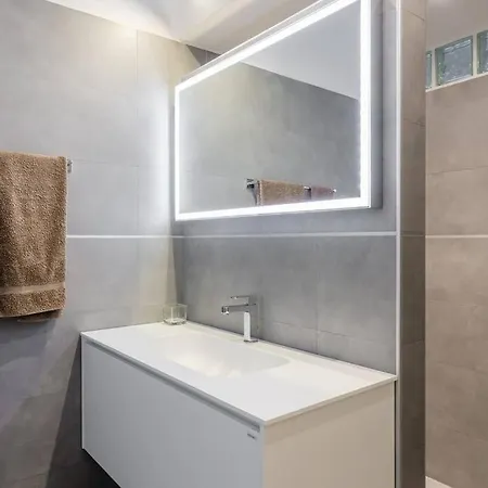 아파트 Charming 2 Bedroom Flat Fashion District *