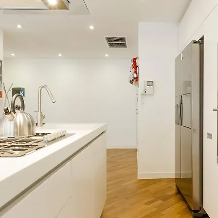 Charming 2 Bedroom Flat Fashion District 아파트