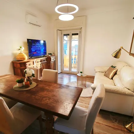 Elegant View Flat Adjacent Metro Apartment