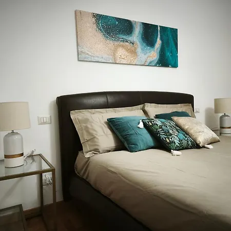 Elegant View Flat Adjacent Metro Apartment Milan