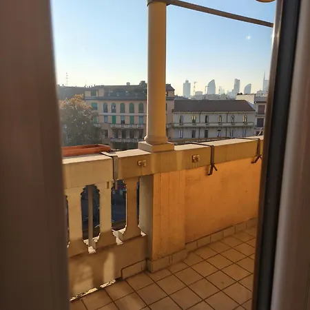 Elegant View Flat Adjacent Metro