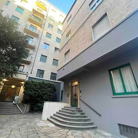 Monolocale In Centro Con Terrazzo Milan