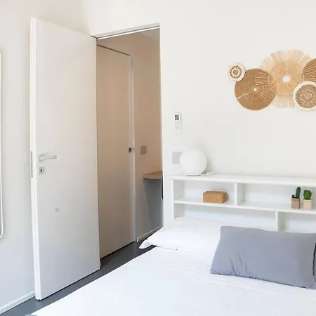 3-bedroom Design House San Babila-tricolore-m4 Milan