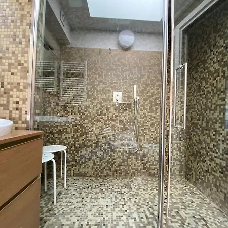 Penthouse Luce Near Metro-bus-tram Apartament *