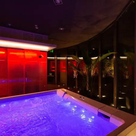 Zambala Luxury Ξενοδοχείο με διαμερίσματα 4*