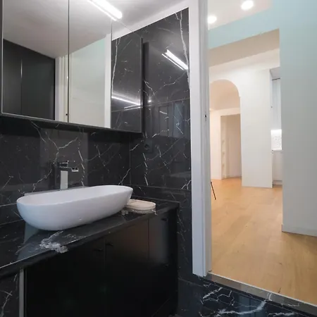 Isola-garibaldi Newly Renovated 1 Bedroom By Rentopolis Milan