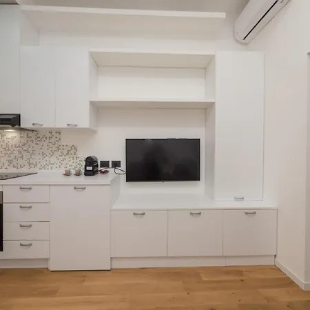 Isola-garibaldi Newly Renovated 1 Bedroom By Rentopolis Apartment *