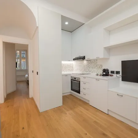 Isola-garibaldi Newly Renovated 1 Bedroom By Rentopolis Milan