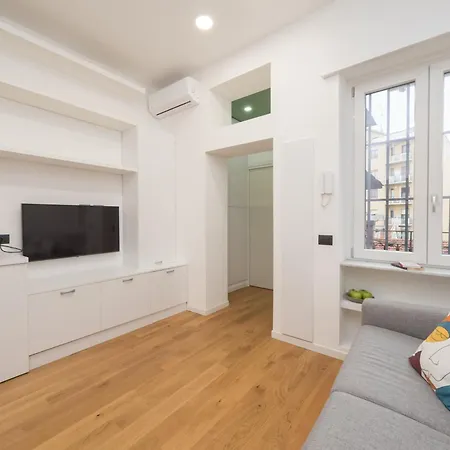 Isola-garibaldi Newly Renovated 1 Bedroom By Rentopolis Apartment