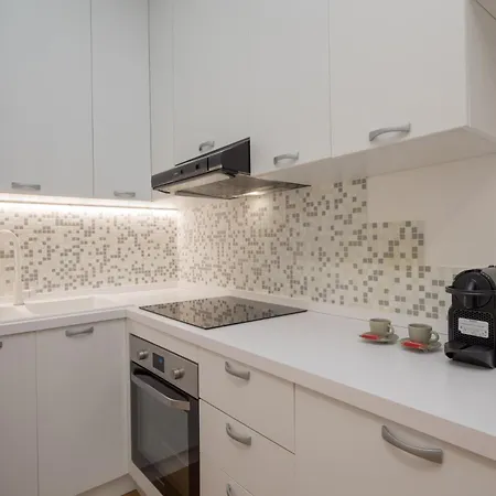 Isola-garibaldi Newly Renovated 1 Bedroom By Rentopolis Apartment *