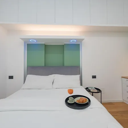 Isola-garibaldi Newly Renovated 1 Bedroom By Rentopolis Apartment