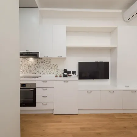 Isola-garibaldi Newly Renovated 1 Bedroom By Rentopolis Milan