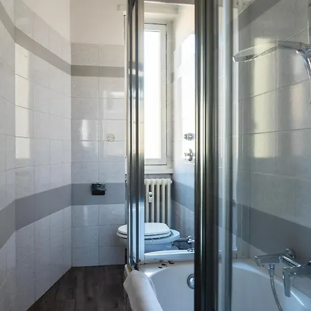 Youhosty - Populonia 10 * Milan