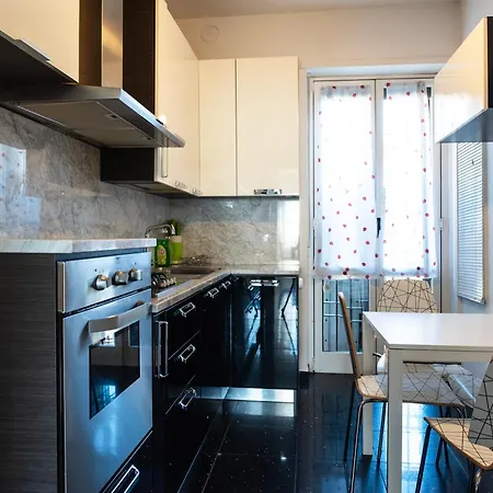 Apartment Youhosty - Populonia 10 Milan
