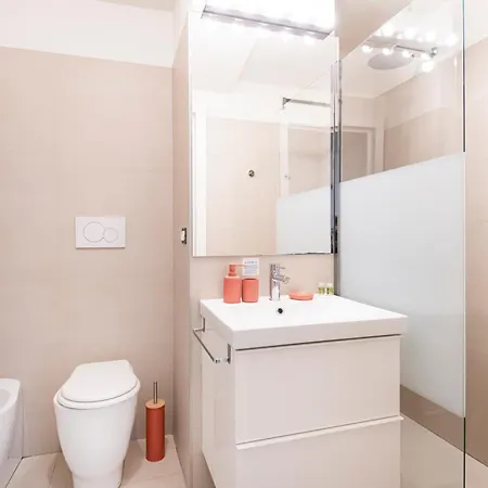 Amazing In San Babila Apartman
