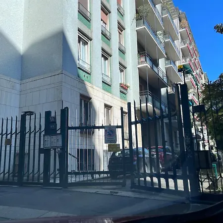 Apartment De Amicis Milan