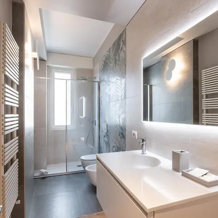 Luxurious & Spacious Flats In Duomo شقة