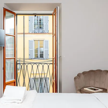 Luxurious & Spacious Flats In Duomo Διαμέρισμα *