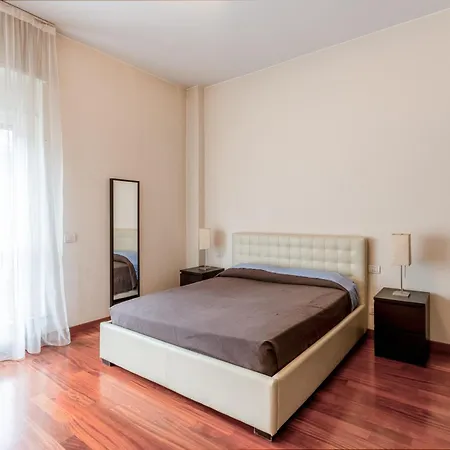 Elegant - Brera Moscova Duomo ミラノ
