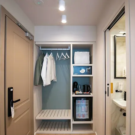 Ξενοδοχείο Aiello - Isola Design District 3*