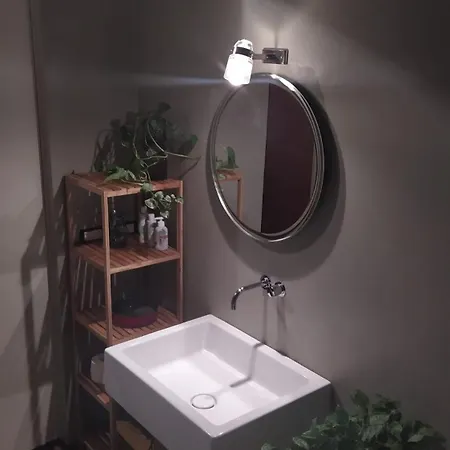 Privata Con Bagno E Garage Habitación en casa particular