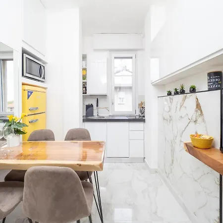 Apartment Penthouse In The Greenery And Silence Mailand