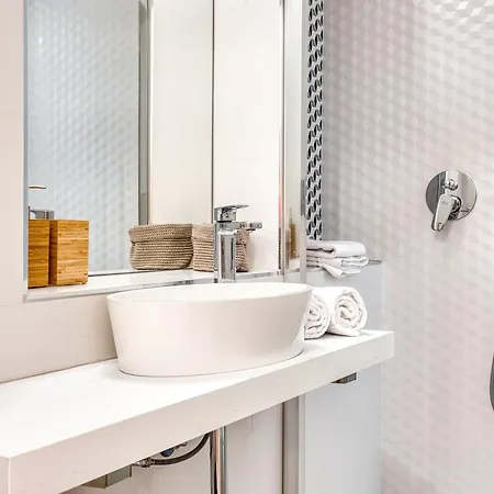 Walk To Navigli - Via Gola - 2 Bedrooms דירה מילאנו