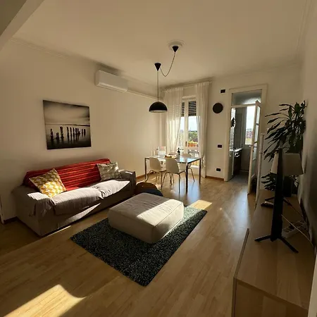 Apartmán Trilocale Con Due Balconi A Isola Porta Nuova *