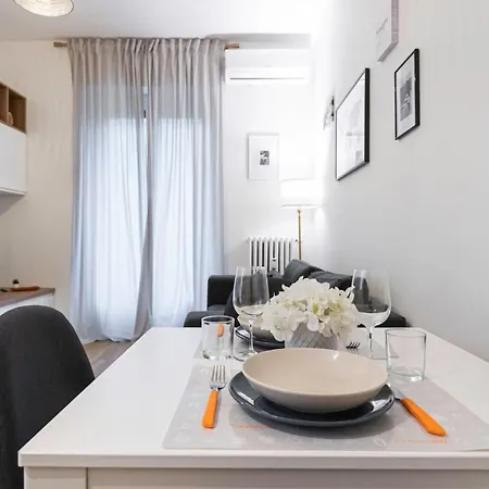 Oasi Di Relax Con Balcone 5 Min Dalla Metro Apartment Milan
