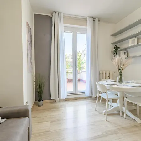 Elegante Attico Con Terrazzo Esclusivo * Milán