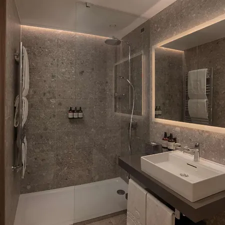 Hotel Nh Collection Citylife 4*