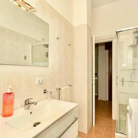 Cozy One-bedroom In Appartamento *