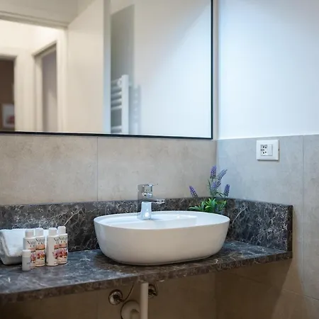 Apartament Authentic Private Flat 2 Min From Navigli Mediolan