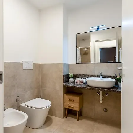 Apartament Authentic Private Flat 2 Min From Navigli *