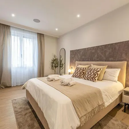 아파트 Luxury 2 Bedroom In *