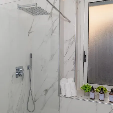 Luxury 2 Bedroom In 밀라노