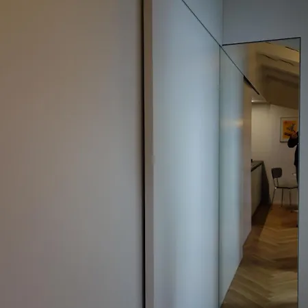 Charming On The Roofs Of Navigli מילאנו