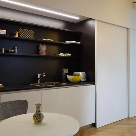 Charming On The Roofs Of Navigli דירה