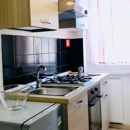 Beautiful Close To The Metro With Big Balcony דירה